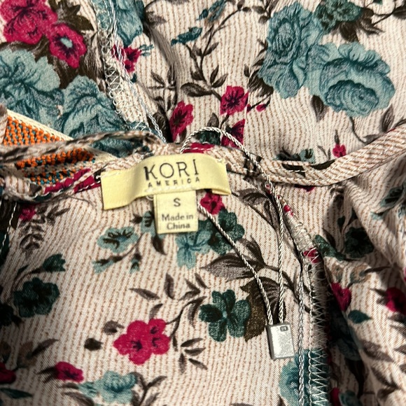 women’s tank top with fun back and floral designs - Picture 4 of 8